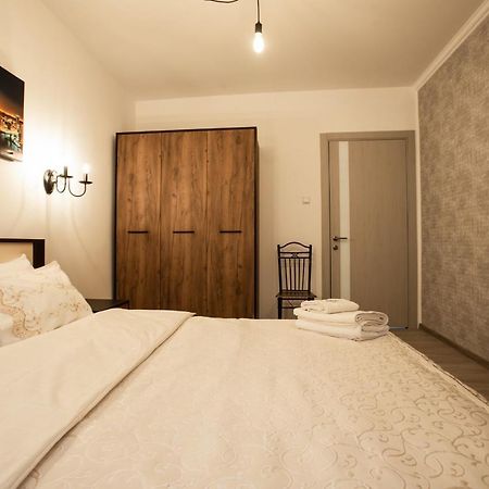 קייב Ultra Lux 3 Rooms Apartment Near Arena City מראה חיצוני תמונה
